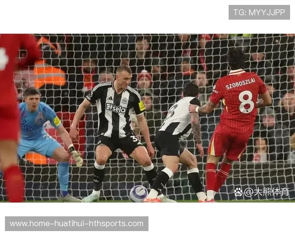 利物浦边线突破强势，迪亚斯小角度打门偏出